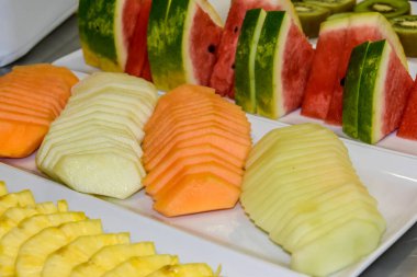 meyve dilimleri ve karpuz.