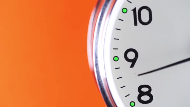 Second Hand Moves Eight Ten Clock Clock Orange Background Left — стоковое видео