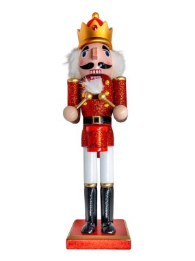 Fındıkkıran davul ustası üniforması, geleneksel Noel zamanı ahşap heykeli beyaza izole edilmiş, kırpma yolu da dahil.