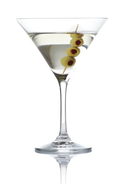 Einzelne Klassische Trockene Martini Mit Oliven Isoliert Auf Weißem Hintergrund — Stockfoto