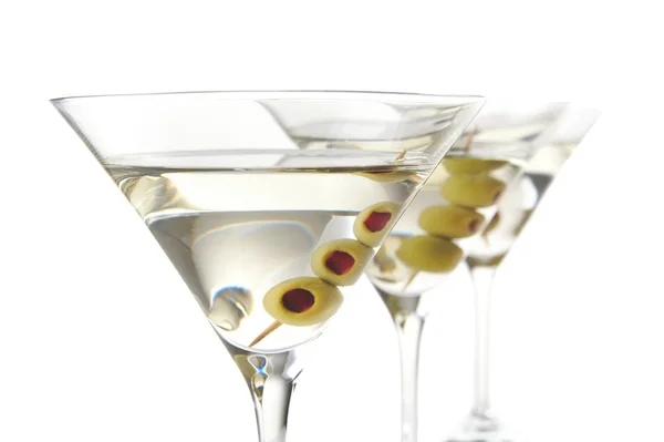 Drie Glazen Van Klassieke Droge Martini Met Olijven Geïsoleerd Een — Stockfoto