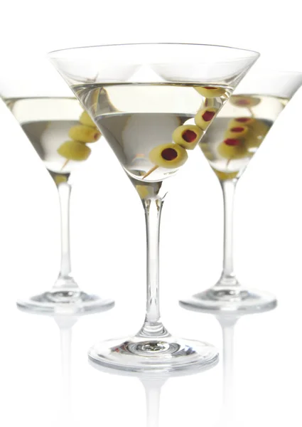 Klassische Russische Martinis Mit Oliven Isoliert Auf Weißem Hintergrund — Stockfoto