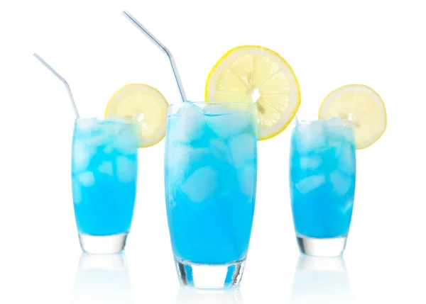 Блакитна Лагуна Напої Скибочкою Лимона Кубиками Льоду Соломою Ізольовані Білому — стокове фото