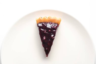 Yaban mersini peynirli Tart en az beyaz tabak