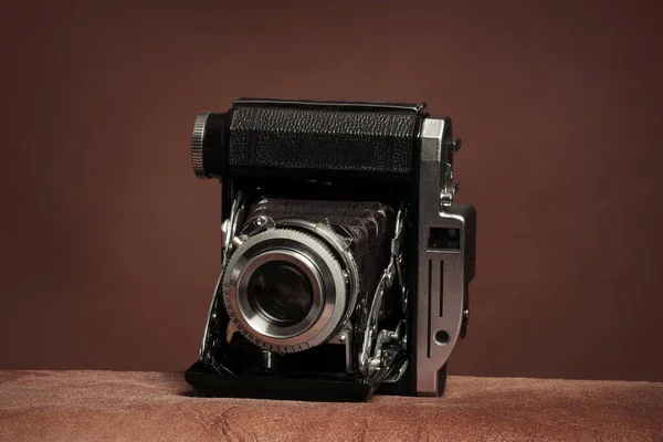 Vintage Rangefinder Film Összecsukható Kamera Barna Háttér — Stock Fotó