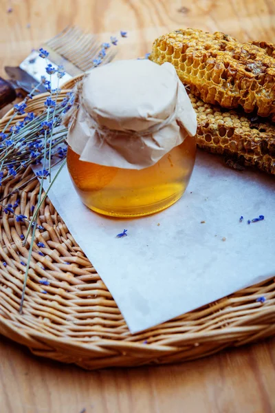 Honingraat Glazen Pot Met Honing — Stockfoto