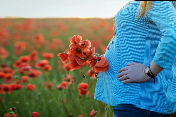 Pregnant Woman Man Outdoors Belly Close — Stock Photo, Image