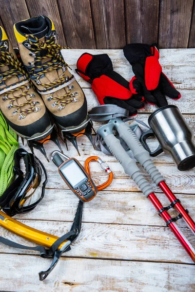 Equipo Escalada Sobre Fondo Madera — Foto de Stock