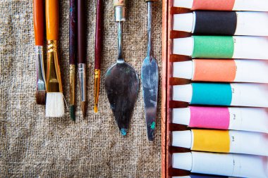 yağlı boya, palet, sanat boya fırçaları