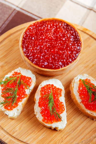 Sanduíche Com Caviar Vermelho — Fotografia de Stock