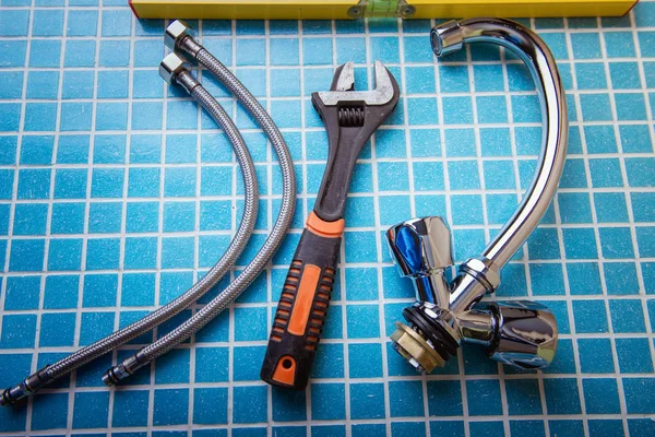新設給水栓 配管の付属品およびツール — ストック写真
