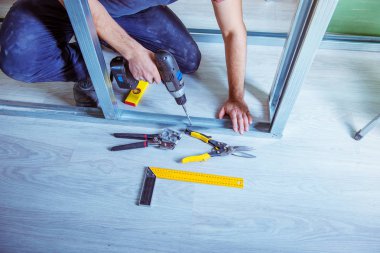 erkek Oluşturucusu metal tavan profili yükler