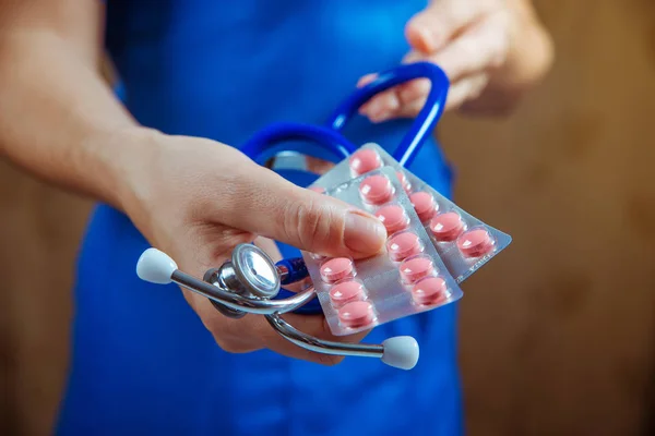 Manos Del Médico Con Pastillas Primer Plano — Foto de Stock