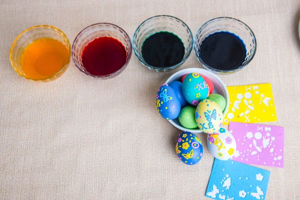 Easter Eggs Plates Food Color Decorating Easter Eggs — Stock Photo, Image