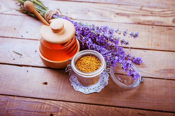 Ramo Lavanda Miel Polen Abeja Pequeños Recipientes Vidrio Con Panales — Foto de Stock