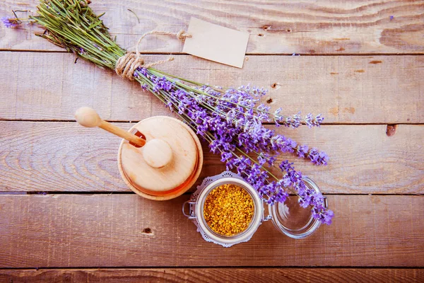 Ramo Lavanda Miel Polen Abeja Pequeños Recipientes Vidrio Con Panales —  Fotos de Stock