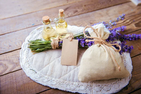 Flores Lavanda Ramo Sobre Fondo Rústico Overhead Spa Producto Lavanda —  Fotos de Stock