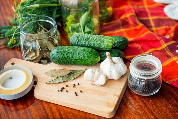 Verse Komkommers Ingrediënten Voor Instandhouding Voorbereiding Gemarineerd Gezouten Komkommer Met — Stockfoto