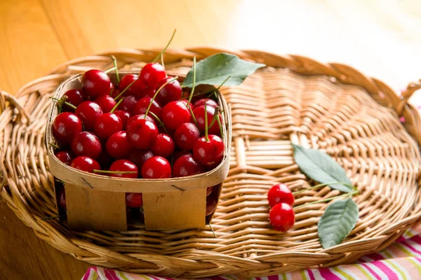 Cerises Baies Cerises Douces Mûres Dans Panier — Photo