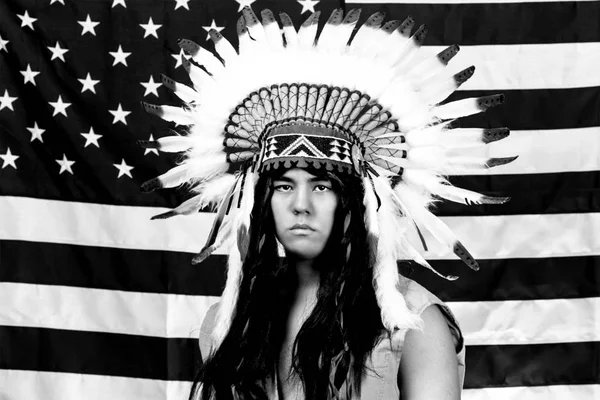 Nativi Americani Copricapo Sullo Sfondo Della Bandiera Degli Stati Uniti — Foto Stock