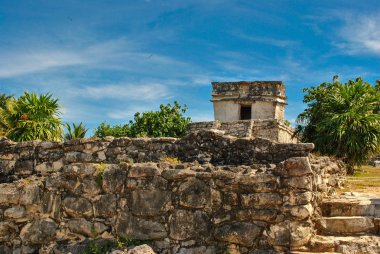 Tulum antik Maya kentinde gün doğumunda Castillo kale, Meksika