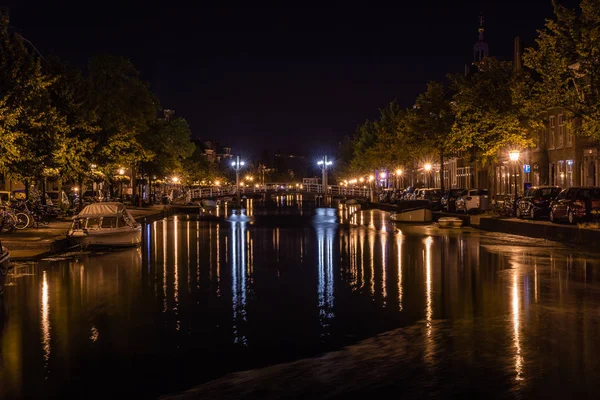 Dutch city center with blurred reflections in water — Stock Photo, Image