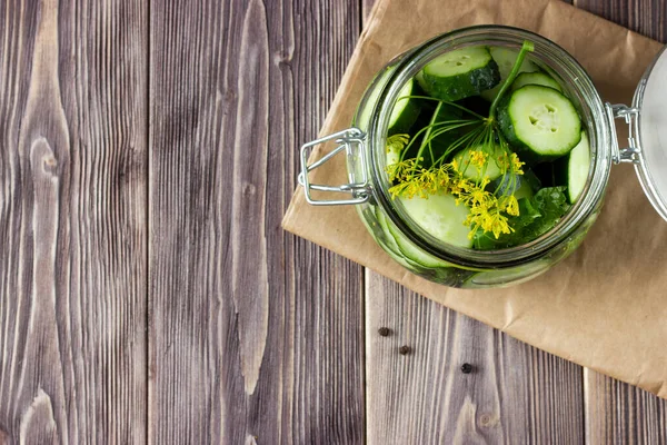 Ev yapımı mayalanmış sebzeler