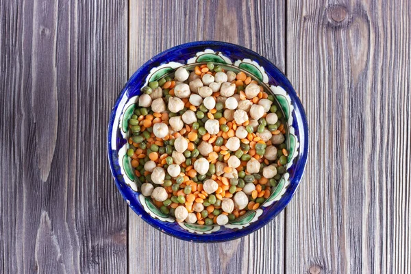 Mescolare Diversi Legumi Crudi Una Ciotola Ceci Lenticchie Arancioni Fagioli — Foto Stock