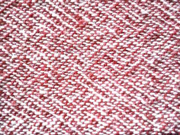 Kırmızı ve beyaz ipliklerin iç içe ile basit bir pamuklu havlu bir bölümünün yakın çekim — Stok fotoğraf
