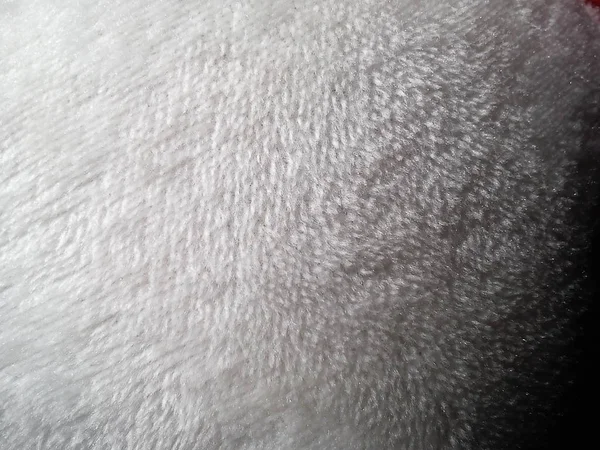 Κοντινά πλάνα από ένα κομμάτι από ψεύτικη γούνα λευκού χρώματος. Αρκουδάκι — Φωτογραφία Αρχείου
