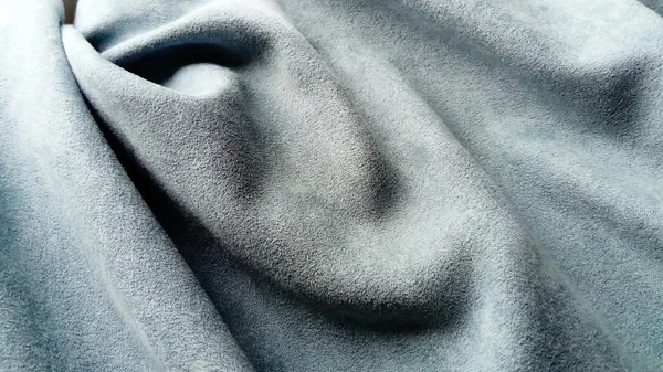 Primer plano de tela gruesa aterciopelada para cortinas de color gris-azul —  Fotos de Stock