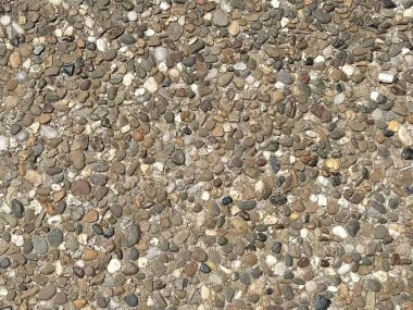 çeşitli renkli ve düz çakıl plaj.