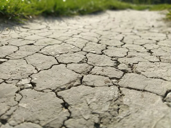 Marciapiede Incrinato Nell Area Urbana Strada Sterrata Incrinata Con Crepe — Foto Stock