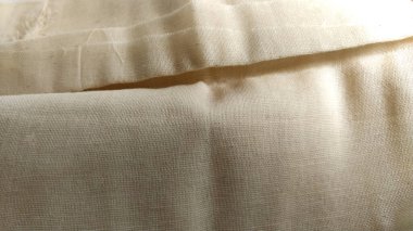 Yakından pamuk kumaş parçası. Ambulans araç setinden eşarp giyiyorum. Birleştirilmiş iplikler