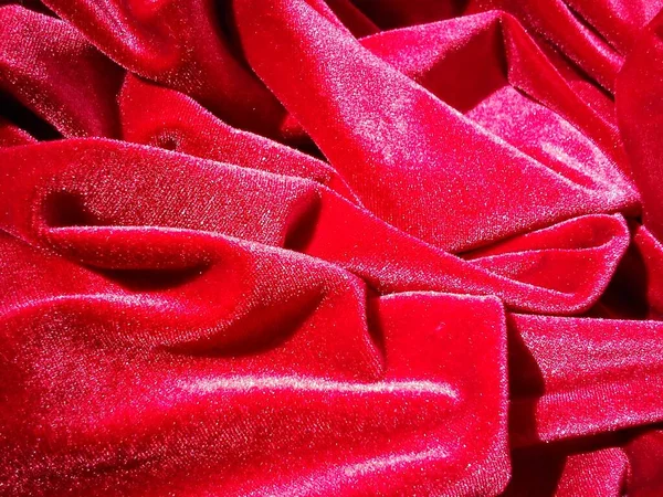 Een Rode Velours Verkreukeld Stralend Zon — Stockfoto