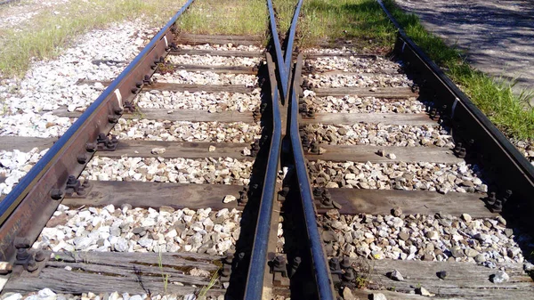 Demiryolları Stasyonun Yakınındaki Yerde Raylar Yataklar Var Uzun Yol Konsepti — Stok fotoğraf