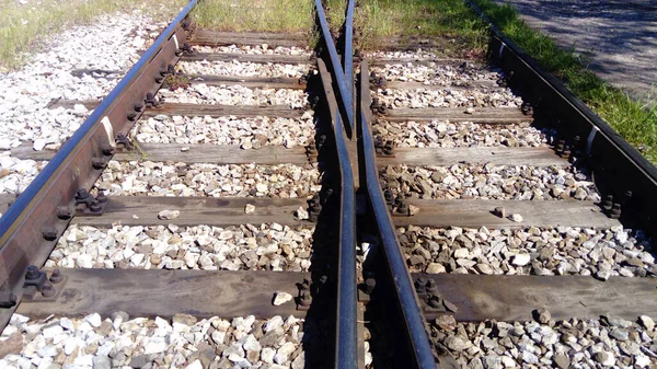 Demiryolları Stasyonun Yakınındaki Yerde Raylar Yataklar Var Uzun Yol Konsepti — Stok fotoğraf