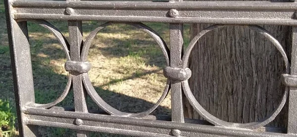 Cerca Metal Forjado Objeto Metálico Lindas Linhas Curvas Com Bordas — Fotografia de Stock