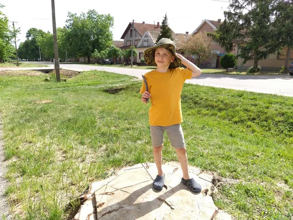 Boy Yellow Shirt Hunting Hat Stands Wide Stump Large Linden — Stock Photo, Image
