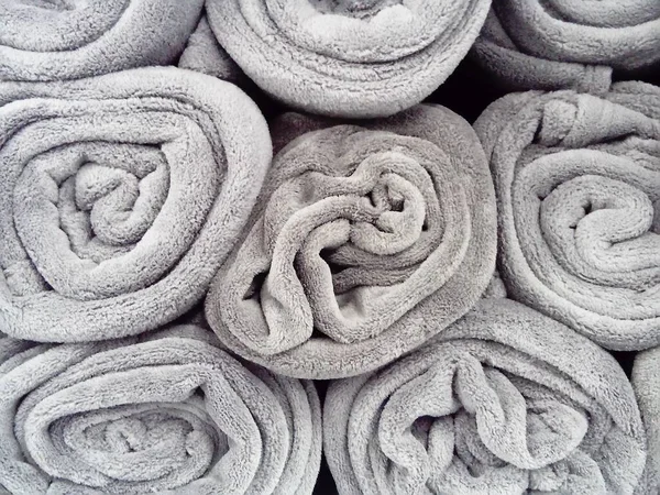 Cobertores Cinza Enrolados Deitados Uma Prateleira Uma Loja Estilo Vida — Fotografia de Stock