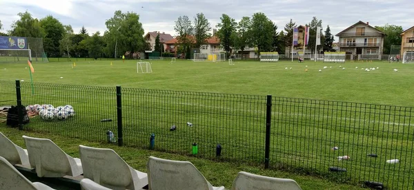 Sremska Mitrovica Sırbistan Mayıs 2020 Okul Futbol Sahası Tel Örgülerin — Stok fotoğraf