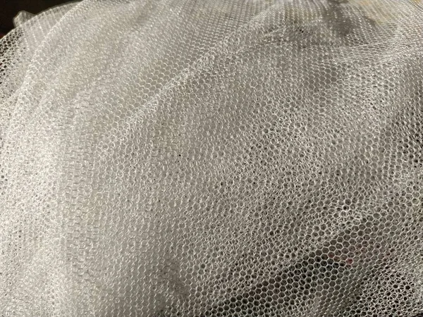 雪白的网状郁金香 网状织物起皱或不小心折叠 后续行动 — 图库照片