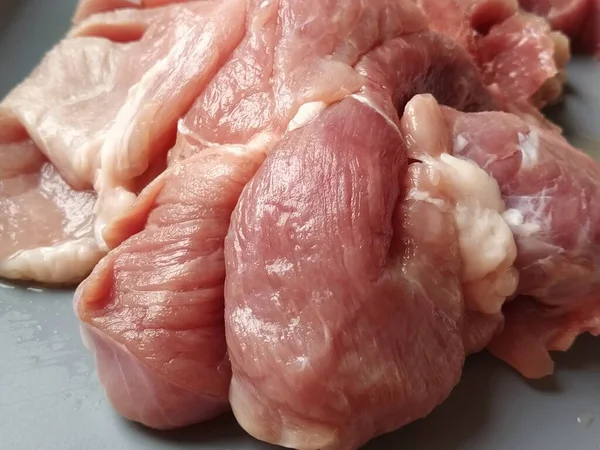 Saftig Stor Bit Fläskkött Grå Yta Kött Tinat Eller Ångat — Stockfoto