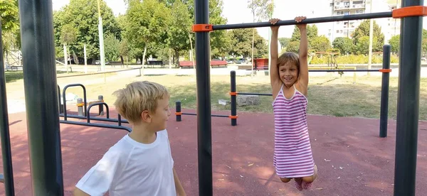 Sremska Mitrovica Serbia Septiembre 2020 Niño Una Niña Los Deportes — Foto de Stock