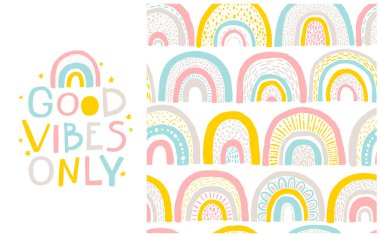 Gökkuşağı deseni ve harf cümlesi. Sadece iyi titreşimler. İskandinav tarzında, pastel palette elle çizilmiş bir karikatür çizimi. Bebek kıyafetleri, tekstil ve ambalaj için ideal..