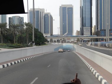 Dubai'de normal bir otoyol