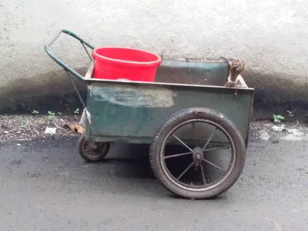 Wagen Für Den Transport Von Gartenzubehör — Stockfoto