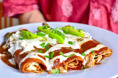 Peynirli köstebek lezzetli enchiladas