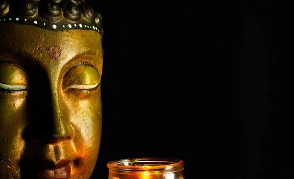 Buddha head with golden colors — Stock Photo, Image