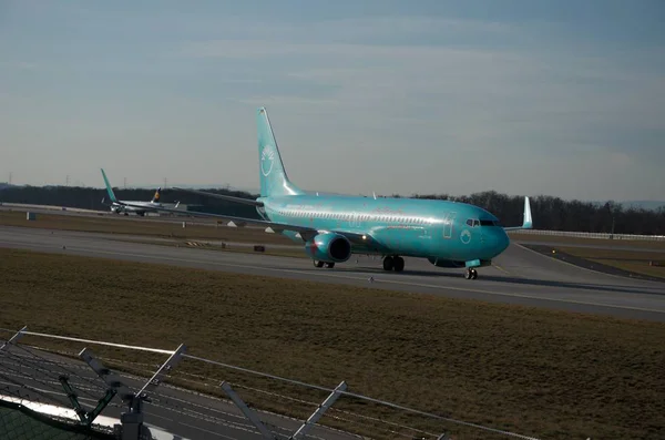 Flugzeug Oder Der Nähe Des Flughafens — Stockfoto